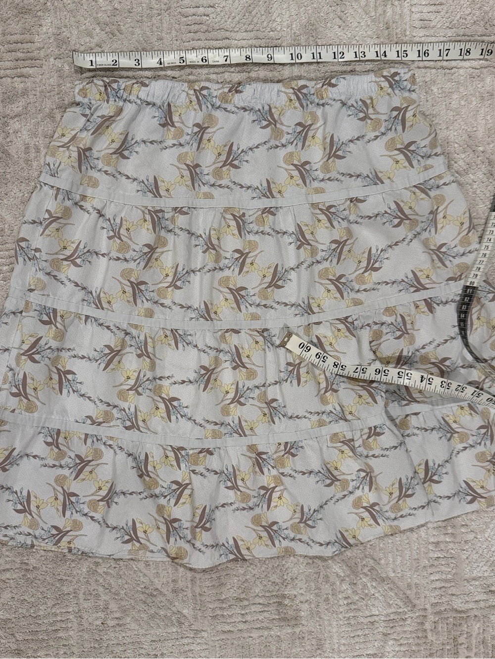 American Eagle Outfitters 100% Silk Cream Floral Tiered Mini Skirt Size 6 - Picture 4 of 7